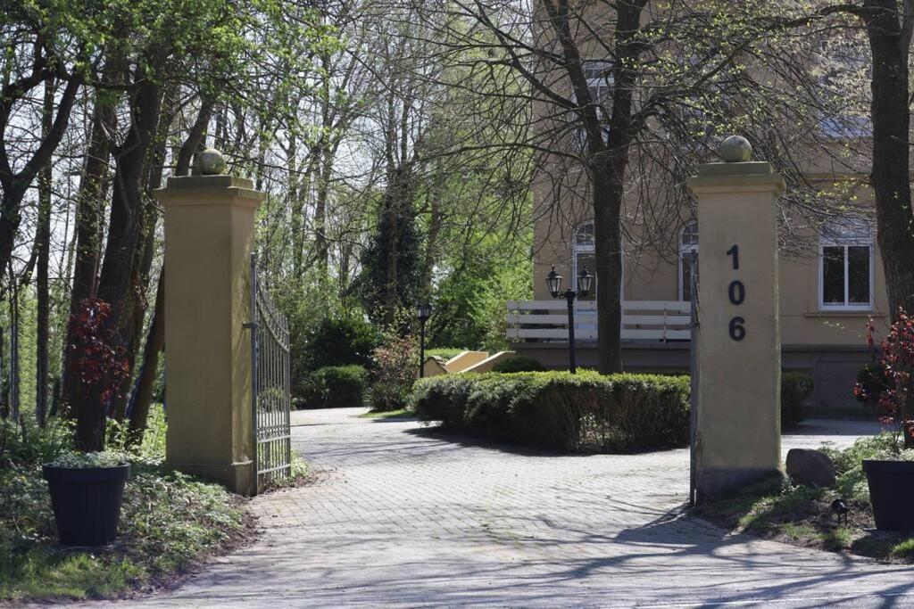 Emily'S Deichbude In Einer Historischen Villa In Dornumersiel Exterior photo